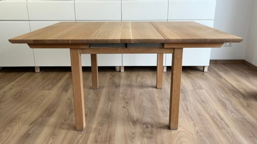 ANREI uitschuifbare tafel van massief eikenhout