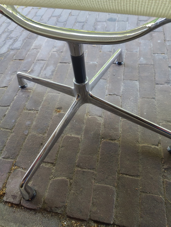 3x Vitra swivel chairs EA 108 with white netweave – Chrome, Plastic (photo 7 of 10)