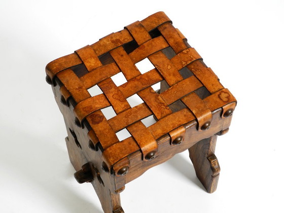 Image 1 of Bellissimo sgabello in rovere degli anni '40 con seduta realizzata con cinghie di cuoio
