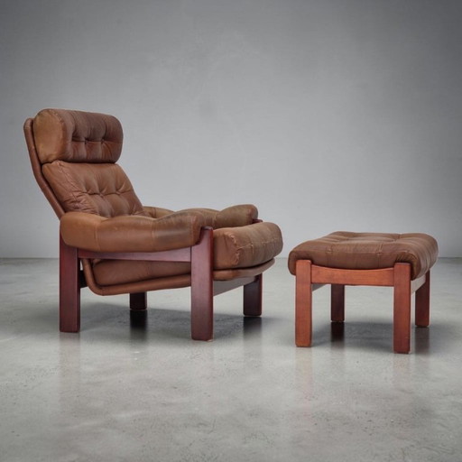 Années 1970, design suédois, fauteuil avec repose-pieds, cuir d'ameublement.