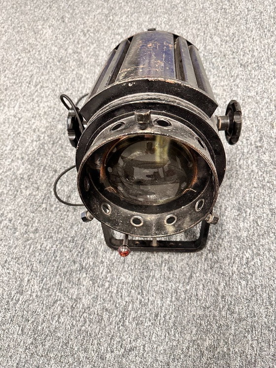 Image 1 of Scheinwerfer für ein altes Industrietheater