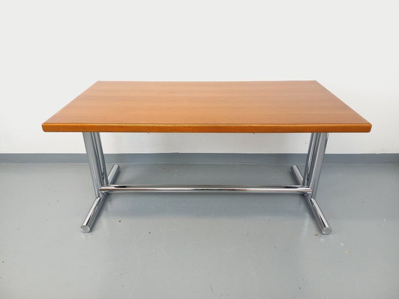 Image 1 of Scrivania vintage in legno di noce e metallo cromato degli anni '70
