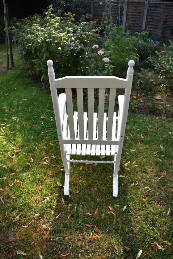 Image 1 of Chaise à bascule classique en bois blanc