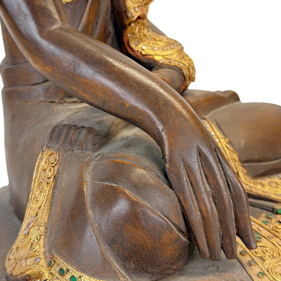 Antique Burmese Mandalay Wooden Buddha – Bhumisparsha – c. 1900–1930 – Sculpture, Glass (photo 7 of 11)