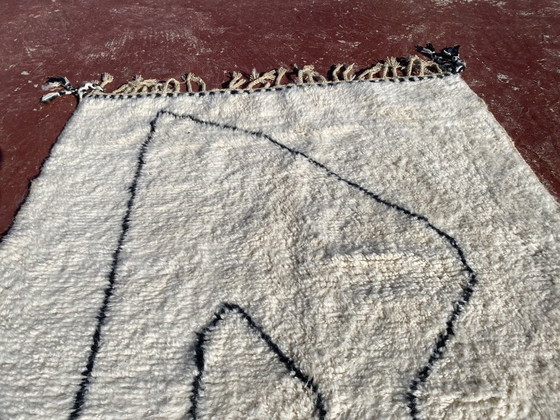 Image 1 of Handgeweven Marokkaans Beni Ourain tapijt 250 x 150 cm – Minimalistisch ivoorkleurig wollen Berber tapijt