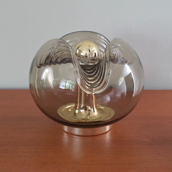 Image 1 of Vintage Space Age tafellamp – Peill & Putzler “Wave” / “Futura” – 1970s Duitsland – Rookglas en Metaal – Ø 26 cm. Space Age