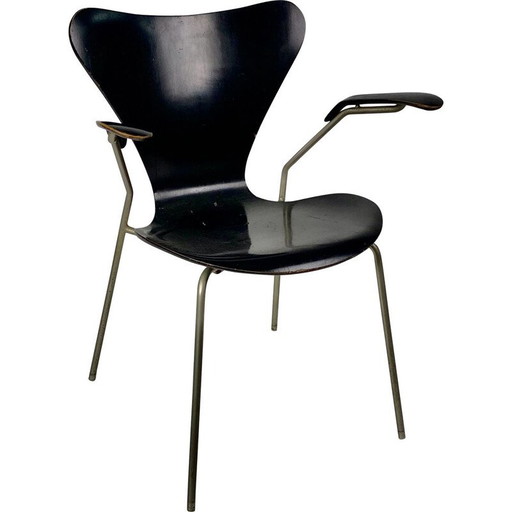 Vintage chair with arms Model 3270