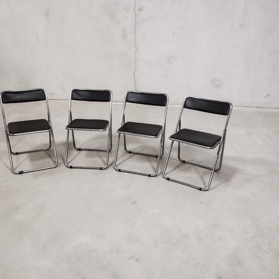 Image 1 of Set van 4 opklapbare stoelen in chroom- en leerstijl uit het midden van de 20e eeuw, Italië, jaren 70.