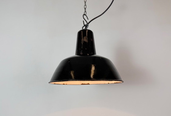 Industrial Black Enamel Factory Pendant Lamp, 1950s, Metal, Industrieel (photo 9 of 15)