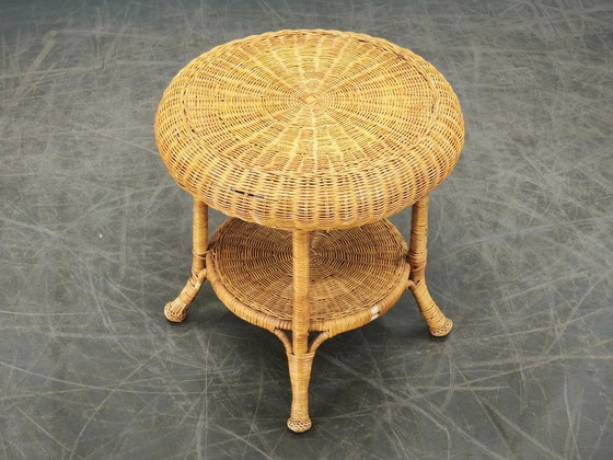 Image 1 of Conjunto de salón italiano de ratán y mimbre de los años 50, con cuatro sillones y mesa.