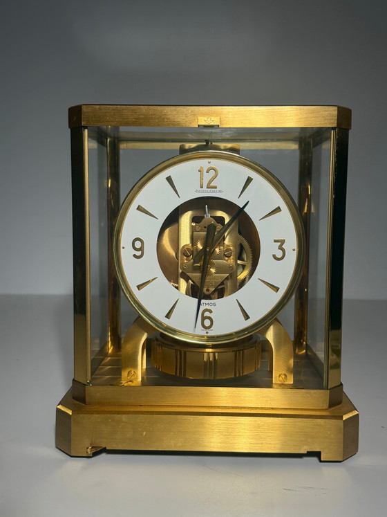 Jaeger-LeCoultre Atmos Calibre 528-8 – Gilt Brass – Swiss Perpetual Motion Clock – Decoration, Wood, Glass (photo 4 of 10)