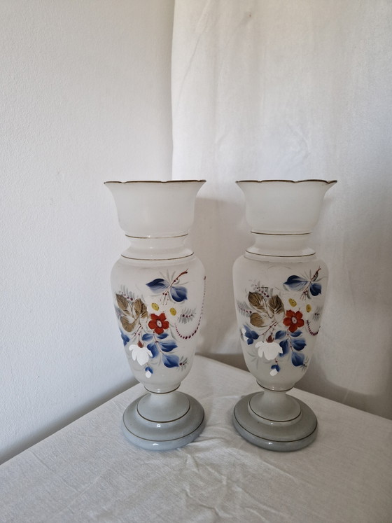 Image 1 of Paire de vases anciens - Verre satiné de Bohême / Style Bristol (vers 1900) - Couple peint à la main (pendentif)