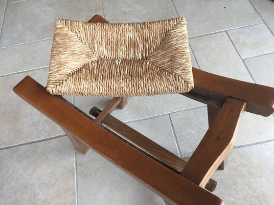 Image 1 of Fußhocker oder Hocker aus massiver Eiche mit geschwungener Sitzfläche aus Binsen