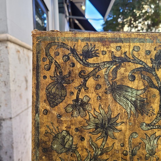 Image 1 of Cabinet en métal doré et argenté à décor repoussé, style Art nouveau, vers 1920 – Espagne