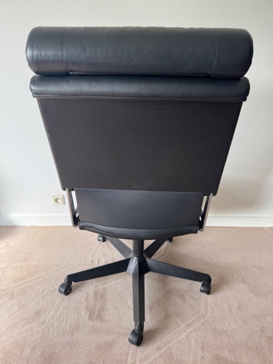 Image 1 of Desk chair