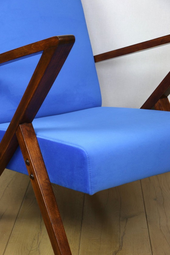 Image 1 of Fauteuil vintage style loft en velours bleuet Jade - rénovation de fauteuil
