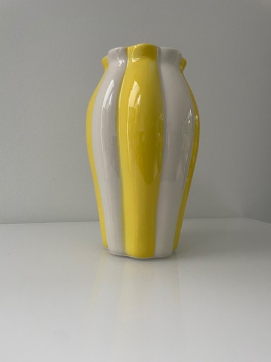 Image 1 of Playful ceramic vase with yellow and white pattern
