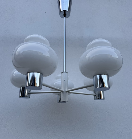 Image 1 of Kronleuchter aus opalisierendem Chrom im Stil des Weltraumzeitalters, 1970er Jahre