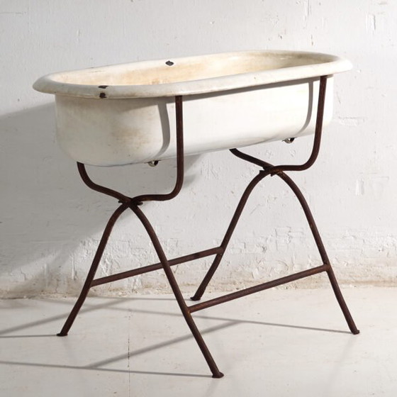 Antique bathtub in enamelled iron – Central Europe, circa 1950 #6 – Decorative Objects, Industrieel (photo 5 of 40)