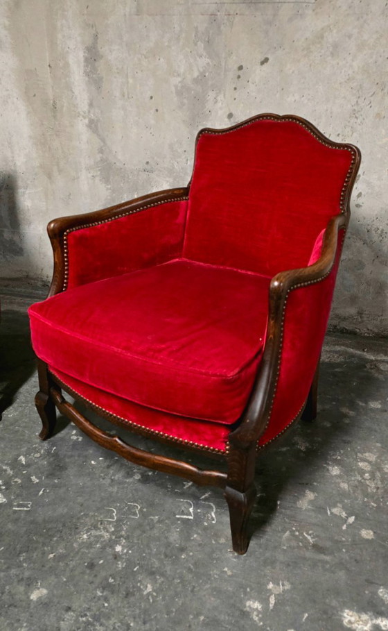 Image 1 of Par de sillones bergère estilo Luis XV en terciopelo rojo.