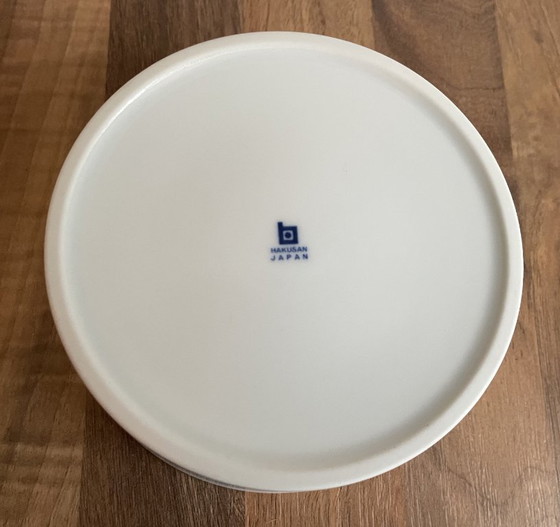 Image 1 of Hakusan Japon - Beurrier ou plat à couvercle en porcelaine moderne