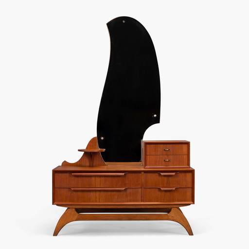 Tavolo in teak dal design vintage