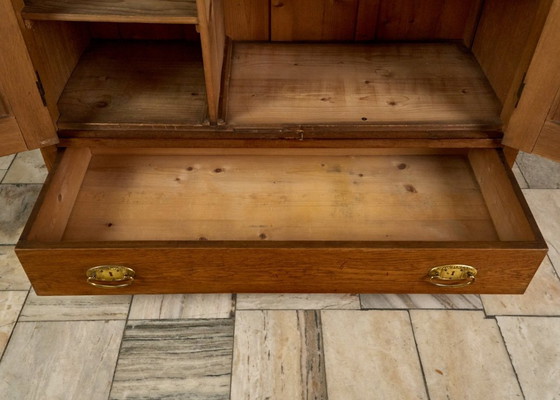 Image 1 of Armoire en bois vintage, années 1930, Tchécoslovaquie