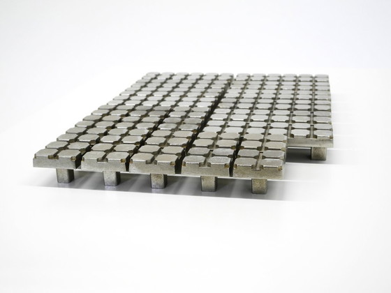 Image 1 of Grandi maniglie per porte di armadi in alluminio fuso dell'era spaziale del Mid Century 1960 - 26 pezzi - 2 misure