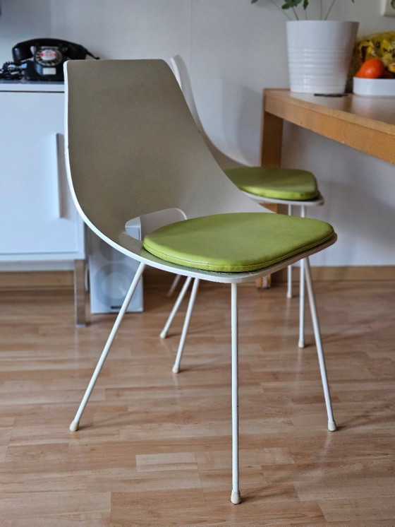 Image 1 of 4x Tonneau eetkamerstoel van Pierre Guariche voor Steiner