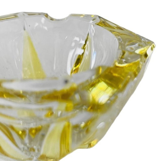 Image 1 of Portavelas de cristal tallado en forma de estrella amarilla MCM 1960s
