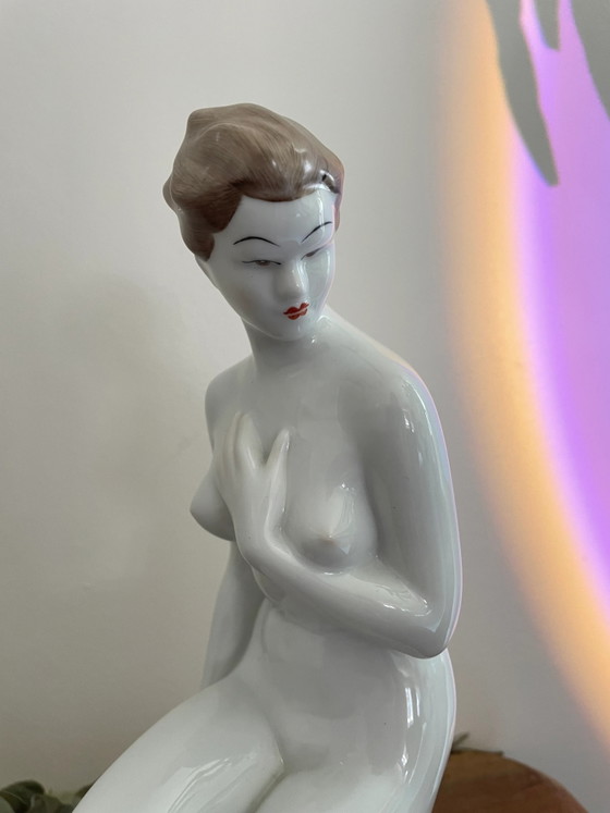 Hollohaza Hungarian Porcelain Nude Lady Statue – Sculpture (photo 2 of 6)
