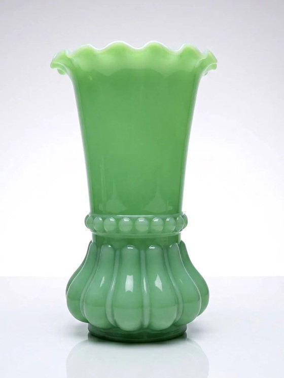 Grande vaso antico in cristallo opalino verde giada, circa . – Vasi, Vetro (photo 2 of 15)