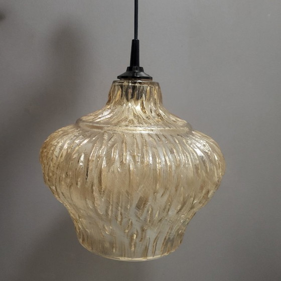 Image 1 of Lampada a sospensione vintage in vetro ambrato iridescente degli anni '60-'70