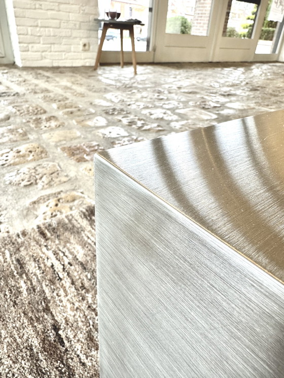 Image 1 of Mesa de centro cúbica de acero inoxidable