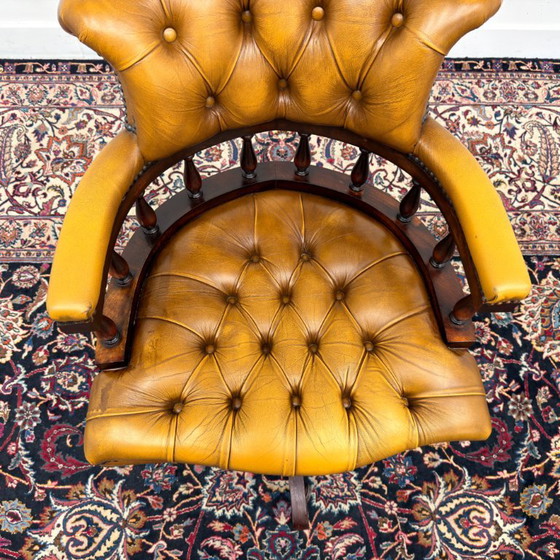 Klassischer englischer brauner Chesterfield Bürostuhl – Bürostühle, Holz, Leder (photo 6 of 7)