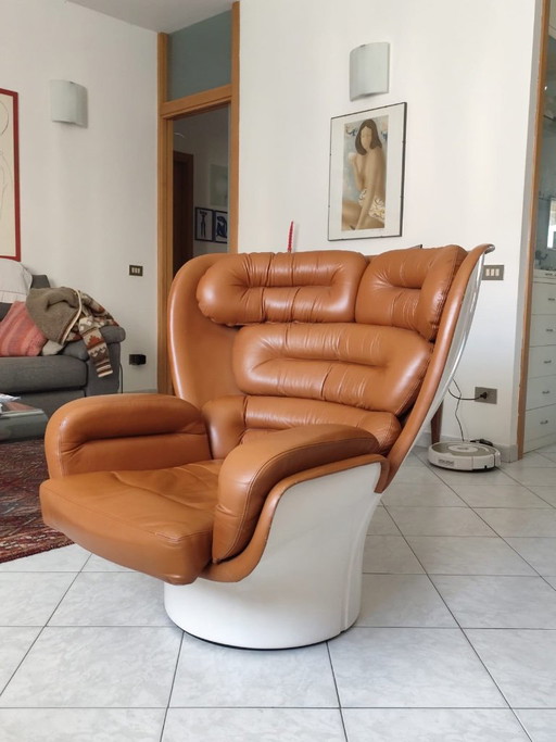 “Elda” fauteuil van Joe Colombo – Originele Comfort Editie (1978) – Longhi, Leather, Fiberglass (photo 2 of 5)