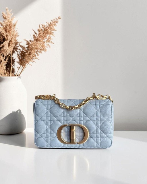 DIOR CARO PICCOLO - PELLE DI VITELLO GRAMMATIZZATA CANNAGE, FERRAMENTA GRIGIA E ORO
