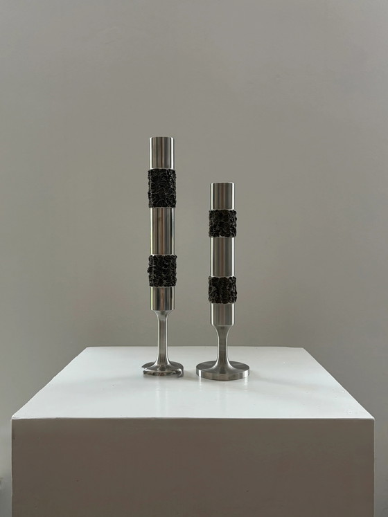 Set of 2 Vintage brutalist stainless steel vases on foot (photo 4 of 4)