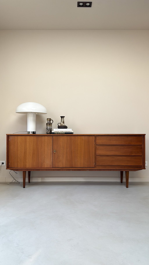 Buffet vintage en bois avec 2 portes et 3 tiroirs