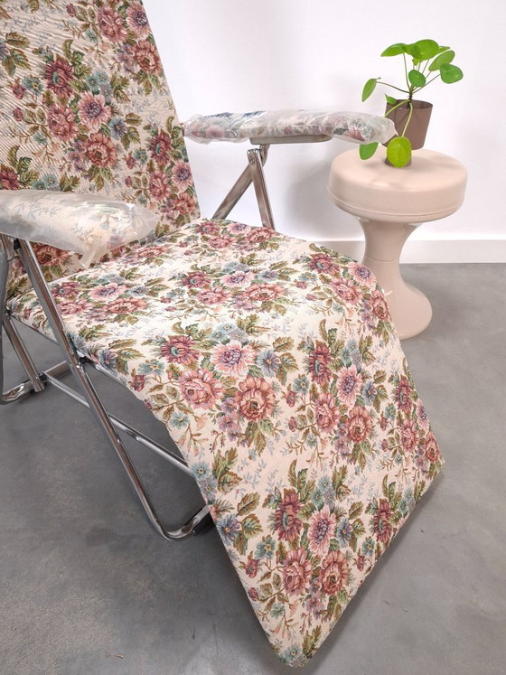 New 70s Italian adjustable and foldable garden lounger with flowers – Garden chairs, Textile (photo 5 of 12)