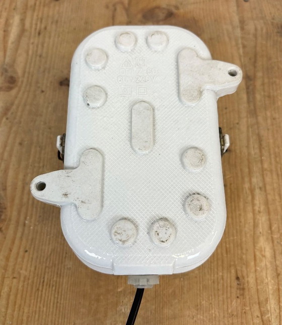 Image 1 of Applique murale industrielle en porcelaine blanche avec verre côtelé, années 1970