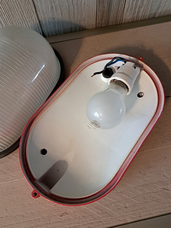 Image 1 of Rote Industriewandlampe aus den 80er Jahren