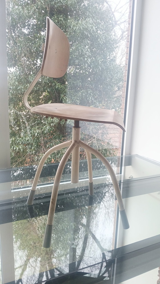 Image 1 of Sedia girevole vintage, sedia da officina. Schienale e base regolabili.