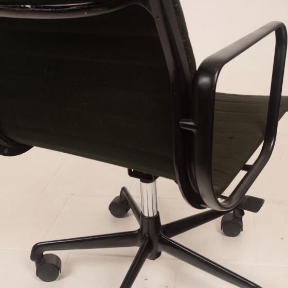 Charles & Ray Eames Zwart Aluminium Bureaustoel, eind 20e eeuw, voor ICF – Bureaustoelen, Metal, Modern (photo 9 of 20)