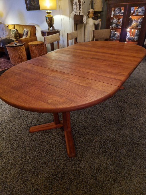 Dyrlund teak uitschuifbare eettafel 220cm