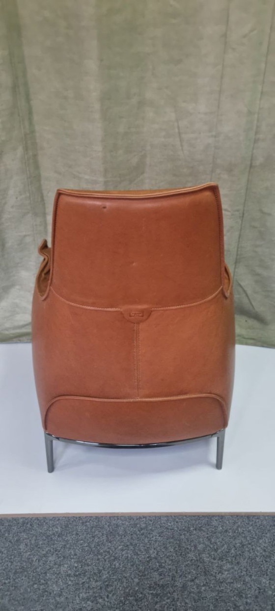 Image 1 of Poltrona Frau Archibald in pelle color cognac – Ex-esposizione