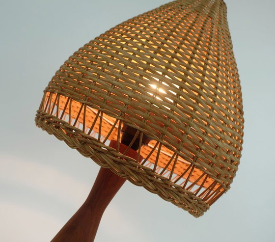Image 1 of dänische moderne tischlampe teak und rattan 1960er mid century wicker light
