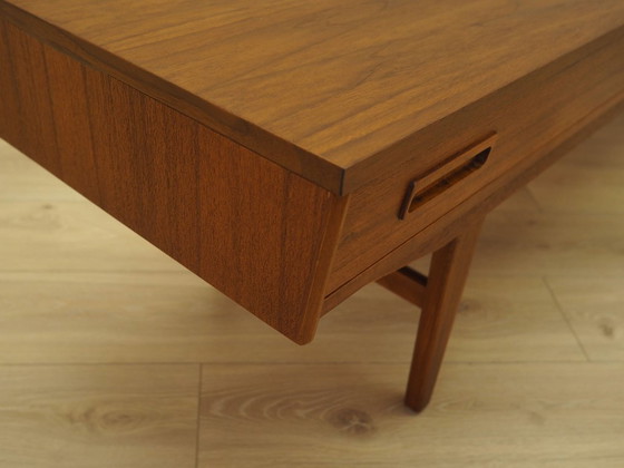 Image 1 of Aparador bajo de teca, diseño danés, década de 1960, fabricado en Dinamarca.