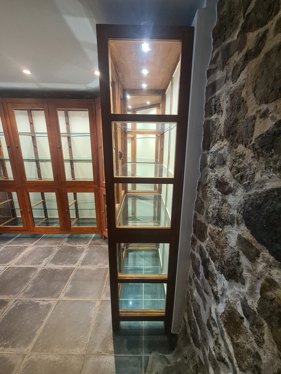 Image 1 of Vetrina angolare in TEAK/TECK con faretti LED (p = 50cm e h = 210cm)