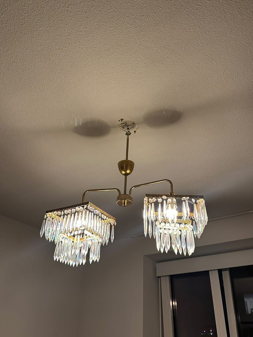 Lampadario vintage con ornamenti in cristallo
